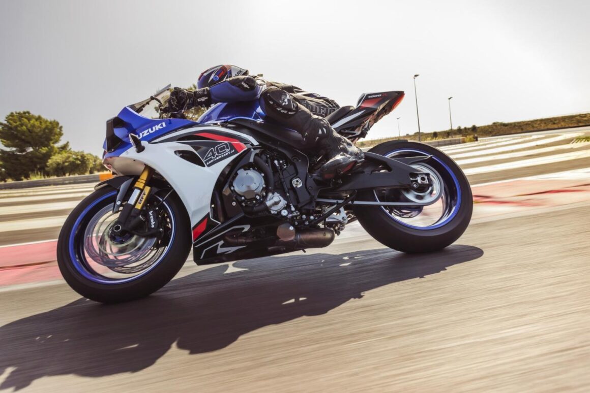GSX-R1000 and GSX-R1000R
Supersport Bike