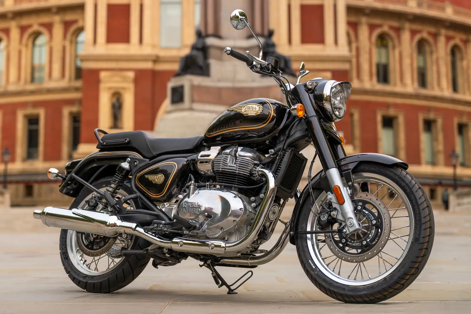 2026-royal-enfield-bullet-650-first-look-retro-motorcycle